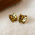 Boucles d'oreilles vintage motif léopard sur base en métal doré avec fond en peluche blanc - 6# Boucles d'Oreilles Clous Papillon Courbées Motif Léopard (Tige en Argent)