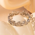 Anillo ajustable de acero inoxidable plateado con diseño de hojas caladas moderno - Estilo de Hoja Hueca (#0447)