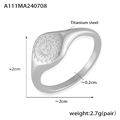 Anillo de sello en acero de titanio plateado pulido con relieve de sol y rostro - US 7 / Color Acero