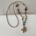 Collier vintage avec pendentif petit cheval en bois et perles ethniques sur cordon - Collier Poney en Bois Style 9
