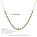 Dettaglio della collana di perle verdi con ciondolo a cuore in acciaio inossidabile 18K - Collana con Pendente a Cuore in Perline Oro e Verde (MSNK0139)