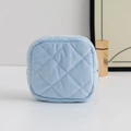 Hellblaue gesteppte Beutel aus Kordsamt für Damenhygieneartikel und Kosmetik - Cord-Blau