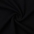 Gros plan sur un tricot noir haute densité à texture douce avec des détails raffinés - S / Noir/100% Viscose