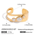 Gouden roestvrijstalen armband met drie witte parels en een modern uitgesneden ontwerp - Bangle / Goud-Witte Parel Armband