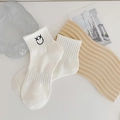 Calze bianche a coste con ricamo minimalista a cartone animato nero sul lato - Bianco Nero Sorriso