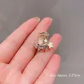 Kleiner Haarclip in Gold mit rosa Katzenauge, Mond und Sternen im Himmelsdesign - M7-002 Stern und Mond Galaxie