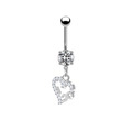 Vue détaillée du piercing de nombril en forme de cœur argenté avec cristaux de zircone - Pendentif cœur / Argent