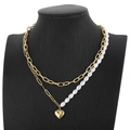 Collar de titanio dorado de doble capa con perlas de agua dulce y un colgante de corazón - Estilo De Empalme De Corazón De Doble Capa (KN197866-HM)