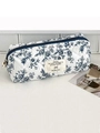 Borsa cosmetica trapuntata con fiori blu e chiusura a cerniera dalla forma rettangolare - Astuccio in Porcellana Bianca e Blu