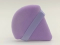 Piumino da cipria a triangolo in velluto viola con nastro di raso per trucco viso - Viola