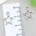 Pair of hollow star charms in silver finish with a 1.5cm measurement scale guide - Thin Star Style (22344) / 1 Piece (14x12mm) / Antique Silver