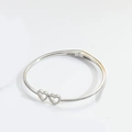 Bracciale rigido argento con cuori intrecciati e pavé di zirconi luccicanti - Doppio cuore / Argento