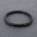 Detalle macro de una pulsera de cadena tejida en negro de estilo industrial moderno - 22cm / Negro (KB187681-KFC)