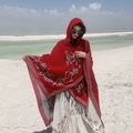 Poncho à capuche ethnique rouge avec broderies florales et franges pour voyage - LM311 Feuilles d'Or - Rouge