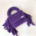 Handgefertigte lila Häkeltasche mit langen Fransen und gewebter Textur für Damen - 22*17*5cm / Lila