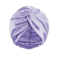 Detalle de turbante de satén morado con nudo cruzado frontal y textura sedosa - Talla única / Violeta Claro