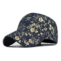 Detalle de gorra hip hop azul marino con bordados florales dorados y visera curvada - Negro Flores Doradas