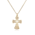 Collier avec pendentif croix plaqué or 18K et pierres de zircon sur fond blanc pur - Croix en Zircon Centre Creux