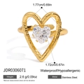 Detail view of heart-shaped gold stainless steel ring with white zircon and hammer texture - Gold Hammered Heart Zirconia Style (JDR0306071)