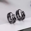 Minimalistische dreifache Hohlring-Ohrringe in Gunmetal-Schwarz mit Metallglanz - Dreilagig Gestapelt / Schwarz
