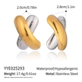 Dettaglio di orecchini bicolore a forma di X con dimensioni e specifiche tecniche - Stile Incrociato Bicolore Oro e Argento (YYE025293)