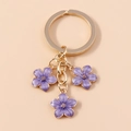 Portachiavi con fiori viola con anello in metallo dorato e tre ciondoli in smalto - Viola