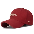 Casquette de baseball rouge foncé avec broderie November Time et bords effilochés - Bordeaux