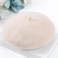 Berretto classico in feltro di lana beige per bambini e adulti con trama felpata - Taglia unica / Bianco Latte