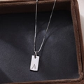 Elegante collar de plata S925 con colgante rectangular y grabado de la letra A - Letra A / Plateado