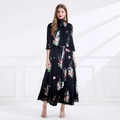 Robe longue plissée en mousseline à fleurs avec col montant et ceinture pour l'été - S / Noir Floral