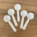 Set of five transparent plastic measuring spoons for powder on a dark wood background - Transparent Small Scoop / 0.5g Short Handle (5.5*2cm) / Clear