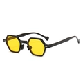 Lunettes de soleil hexagonales avec monture noire et verres jaunes transparents - Monture Noire Verres Jaunes
