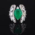 Bague élégante avec émeraude verte en forme de poire et détails en zircone cubique - Émeraude