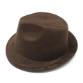 Detalle de la textura y forma de la corona del sombrero fedora de ante marrón oscuro - M (56-59cm) / Marrón (Gamuza)