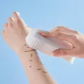 Einzelpackung weißer 3D-Badeschwamm zum sanften Peeling der Haut mit Rautenmuster - Weiß