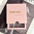 Elegante caja joyero deslizante rosa con letras doradas para anillos y pulseras finas - Rosa con Muesca (Con Logo)/Interior 9x9x2cm