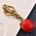 Portachiavi in bronzo vintage con ciondolo a mela rosso lucido e moschettone - A Forma di Mela / Rosso Lucido