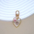 Golden heart keychain with dried flowers and glitter in clear resin pendant - Pink Flower