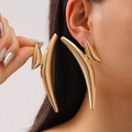 Orecchini geometrici irregolari dorati con un elegante design in metallo aerodinamico - Stile Geometrico Minimalista Aerodinamico Oro (F098)