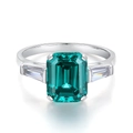 Bague en argent S925 avec zircon vert taille émeraude et pierres latérales trapèzes - US 5 / Vert