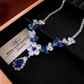 Magnifique collier fleur argenté avec cristal bleu taille poire et zircons scintillants - Collier Pendentif Goutte d'Eau Fleur Zircone Bleu (12#)