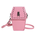 Sac bandoulière gothique en forme de cercueil rose vif avec crâne argenté et des clous - Style Crâne Rose