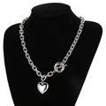 Collana in acciaio inossidabile argento con pendente a cuore e chiusura a T su busto - Collana Color Acciaio (KN202627-Z)
