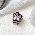 Pince à cheveux fleur en acétate rose avec base noire et centre en strass - Rose