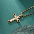 Gouden titanium stalen kruis ketting met ingelegde diamant en creatief klinknagel ontwerp - Met parelketting / Gouden Hanger + Gouden Ketting