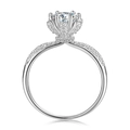 Moissanit Ring in Silberoptik mit Kronenfassung und gedrehter Pavé-Ringschiene - US 5.25 / Flora