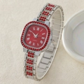 Reloj de cuarzo para mujer con esfera roja cuadrada, correa plateada y brillantes rojos - Plata Rojo - Números Romanos