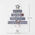 Grauer Weihnachtsbaumschmuck aus Holz mit weißer Schrift, rotem Vogel und Glocke - Grau