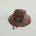 Vue détaillée d'un chapeau bob marron pour enfants avec jugulaire réglable et broderie décorative - 52cm (2-5 Ans) / Marron