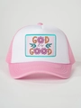 Detalle del bordado God Is Good en gorra trucker rosa y blanca con rejilla - Ajustable / Rosa
